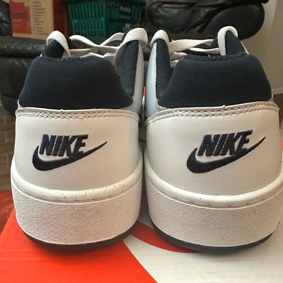 Brand new men’s Nike size 8 full force low - Picture 4 of 5